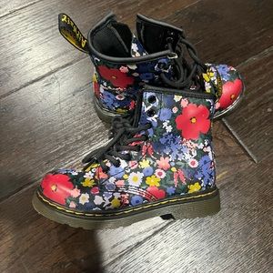 Flower Dr martens